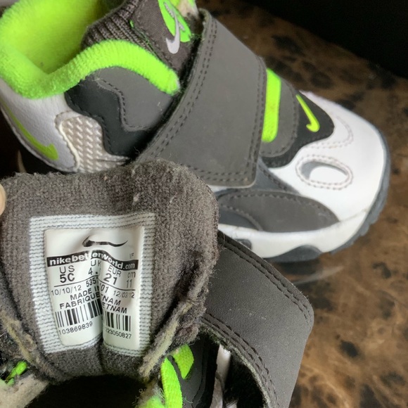 Childrens Nike - Picture 3 of 3